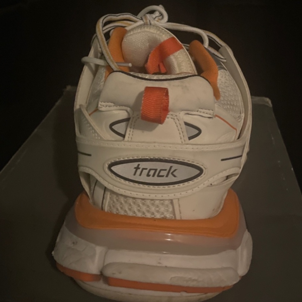 Worn 4-5 times, Comes with shoelaces, box not included but dust bag is.